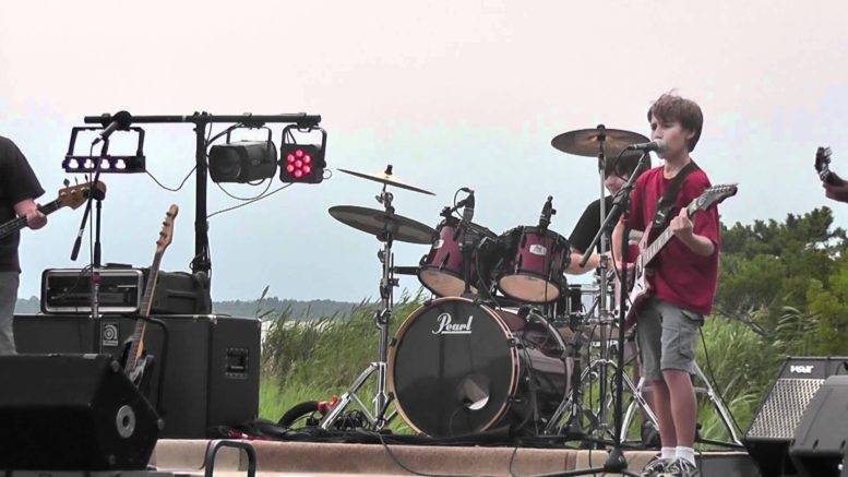 Awesome kids band cover AC/DC’s “Thunderstruck”