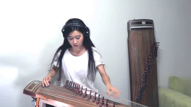 Luna Lee covers AC/DC’s “Back in Black” with a Gayageum (Korean string instrument)
