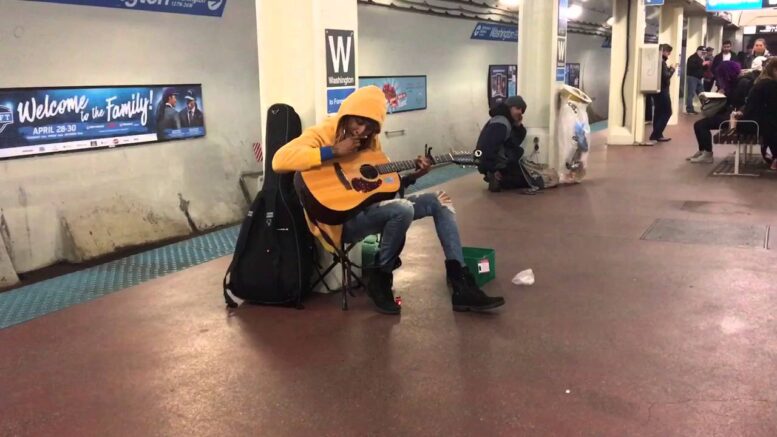 Subway performer stuns crowd with Fleetwood Mac’s “Landslide”-