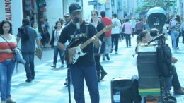 Phenomenal Street Musician Covers Dire Straits “Sultans of Swing”